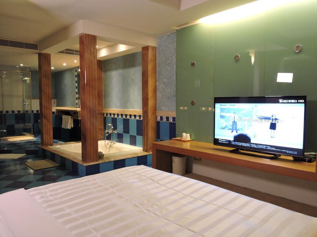 Edinburgh Motel Тайнань Экстерьер фото