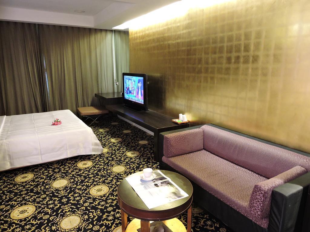 Edinburgh Motel Тайнань Экстерьер фото