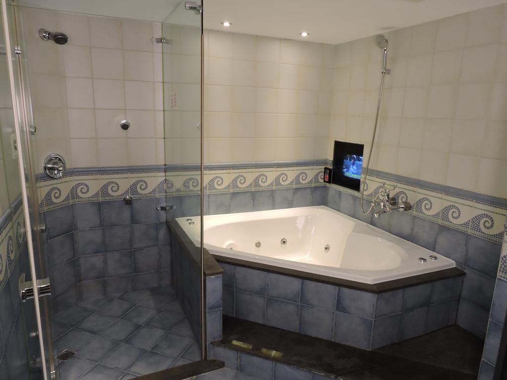 Edinburgh Motel Тайнань Экстерьер фото