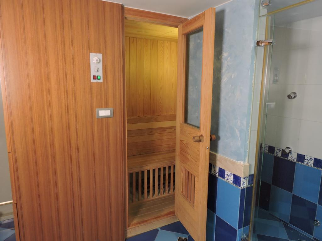 Edinburgh Motel Тайнань Экстерьер фото