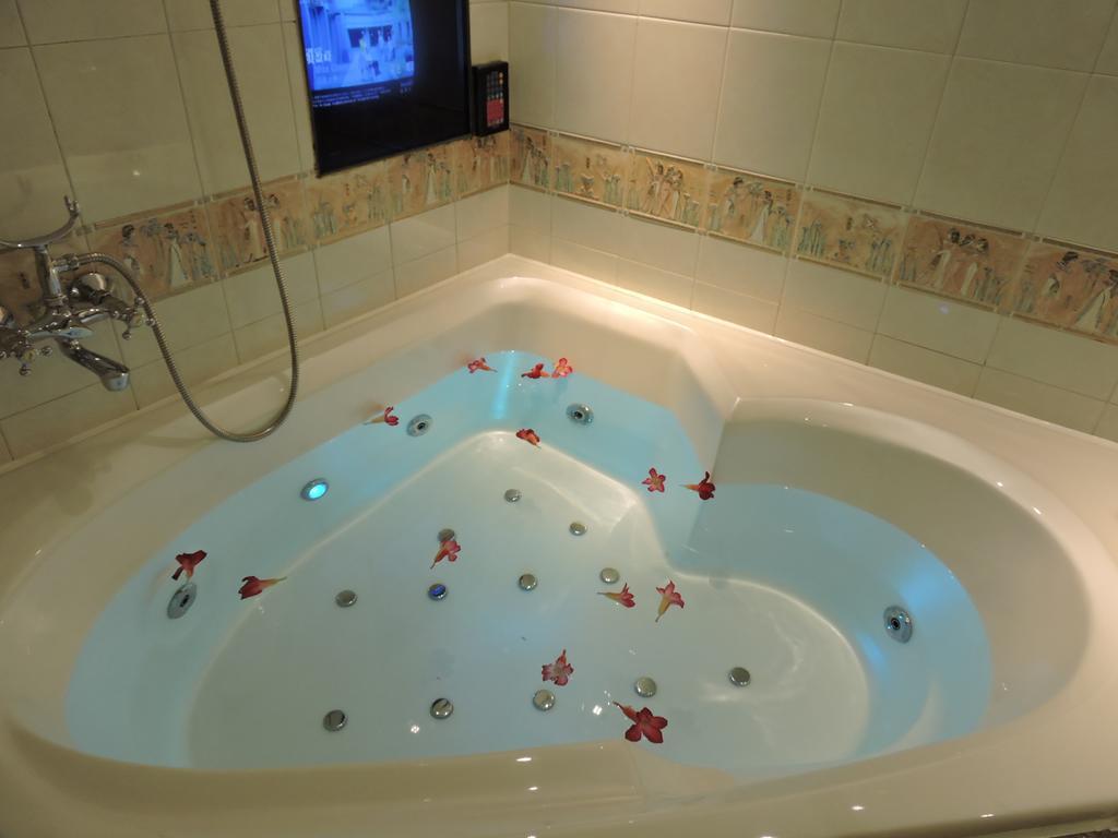 Edinburgh Motel Тайнань Экстерьер фото