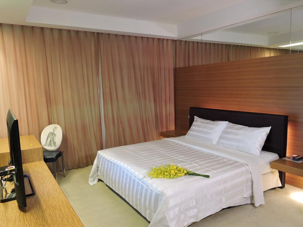 Edinburgh Motel Тайнань Экстерьер фото