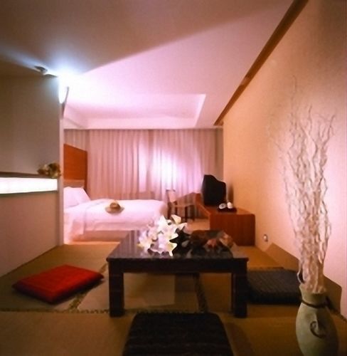 Edinburgh Motel Тайнань Экстерьер фото