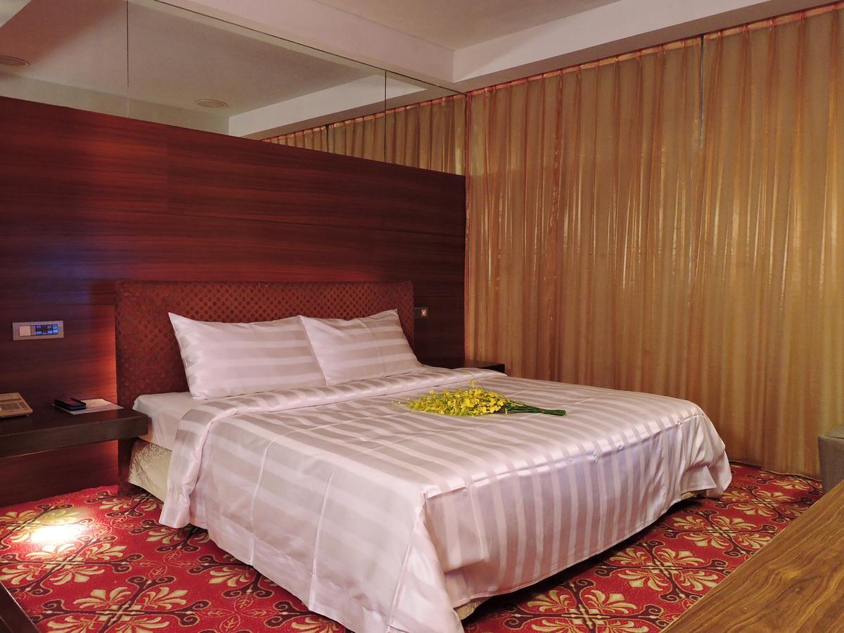 Edinburgh Motel Тайнань Экстерьер фото