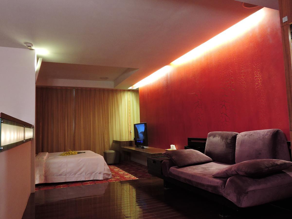 Edinburgh Motel Тайнань Экстерьер фото