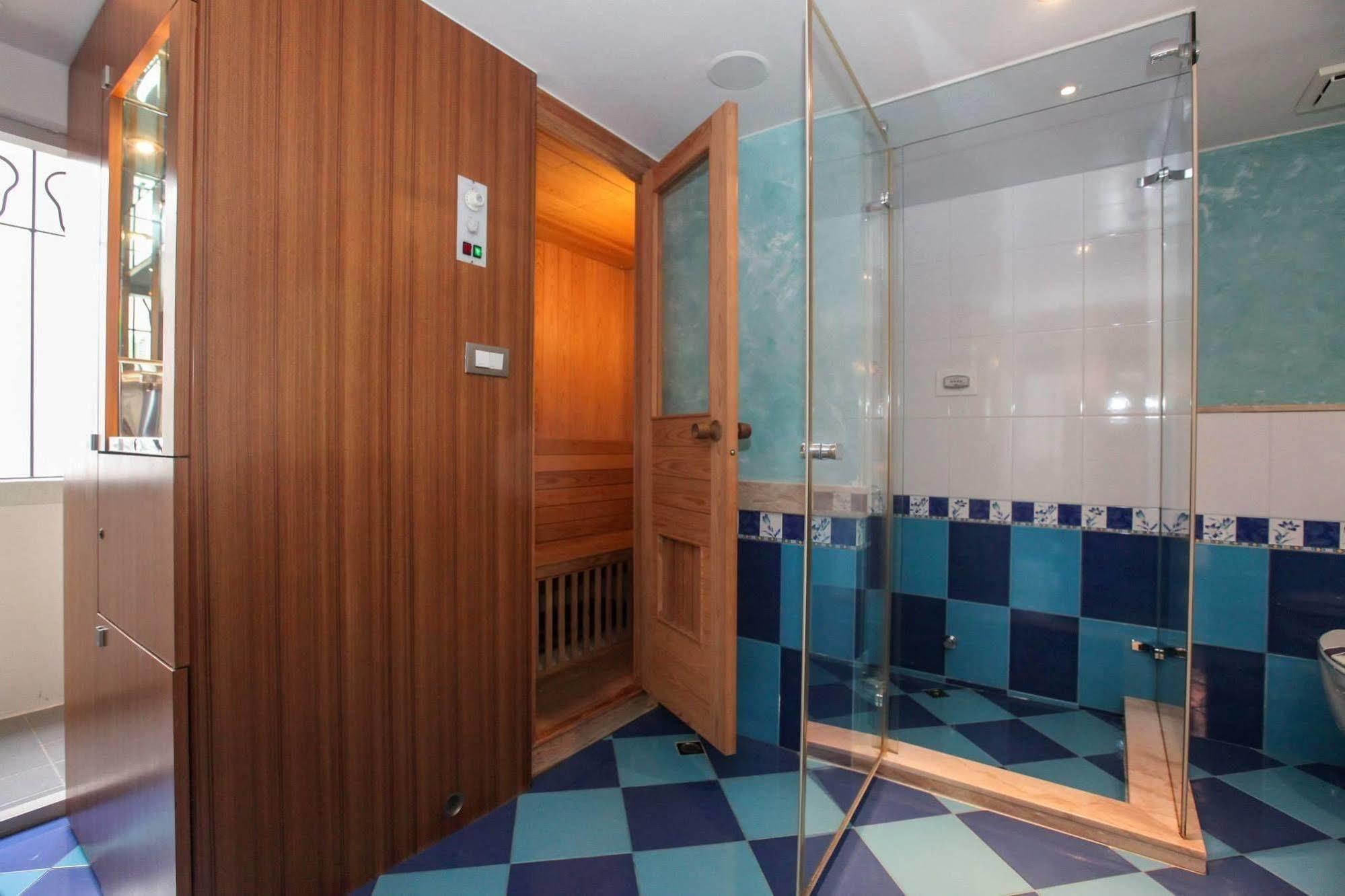 Edinburgh Motel Тайнань Экстерьер фото